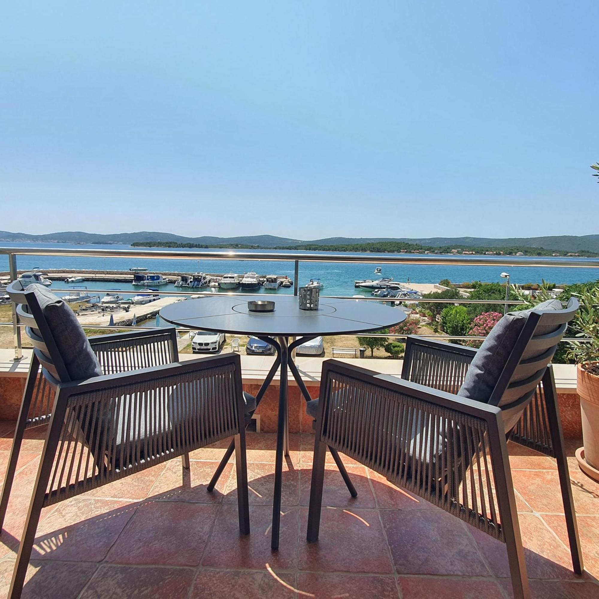 Apartments Villa Oliva Turanj Exterior foto